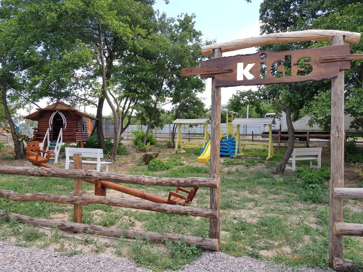 Liman Park Eco Hotel Stara Zbur'yivka ภายนอก รูปภาพ